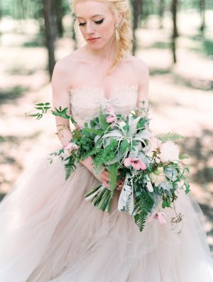 Bride with Airplant Bouquet
