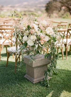 Blush and Ivory Ceremony Flowers