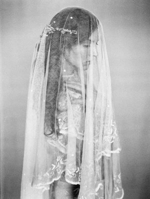 Elegant Lace Bridal Veil