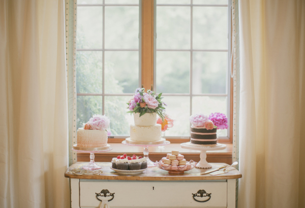Shabby Chic Wedding Cake Table