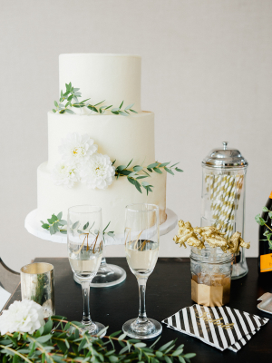 Black and Gold Wedding Cake Table