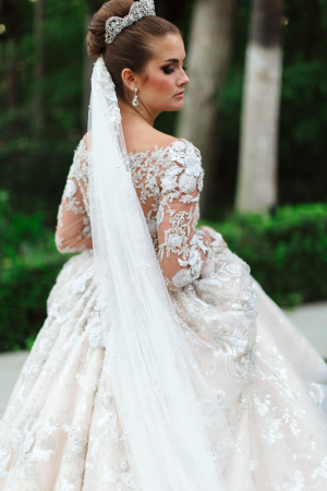 Ysa Makino Elegant Wedding Dress