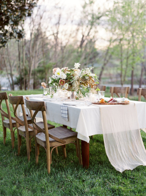 Outdoor Farmhouse Wedding Table