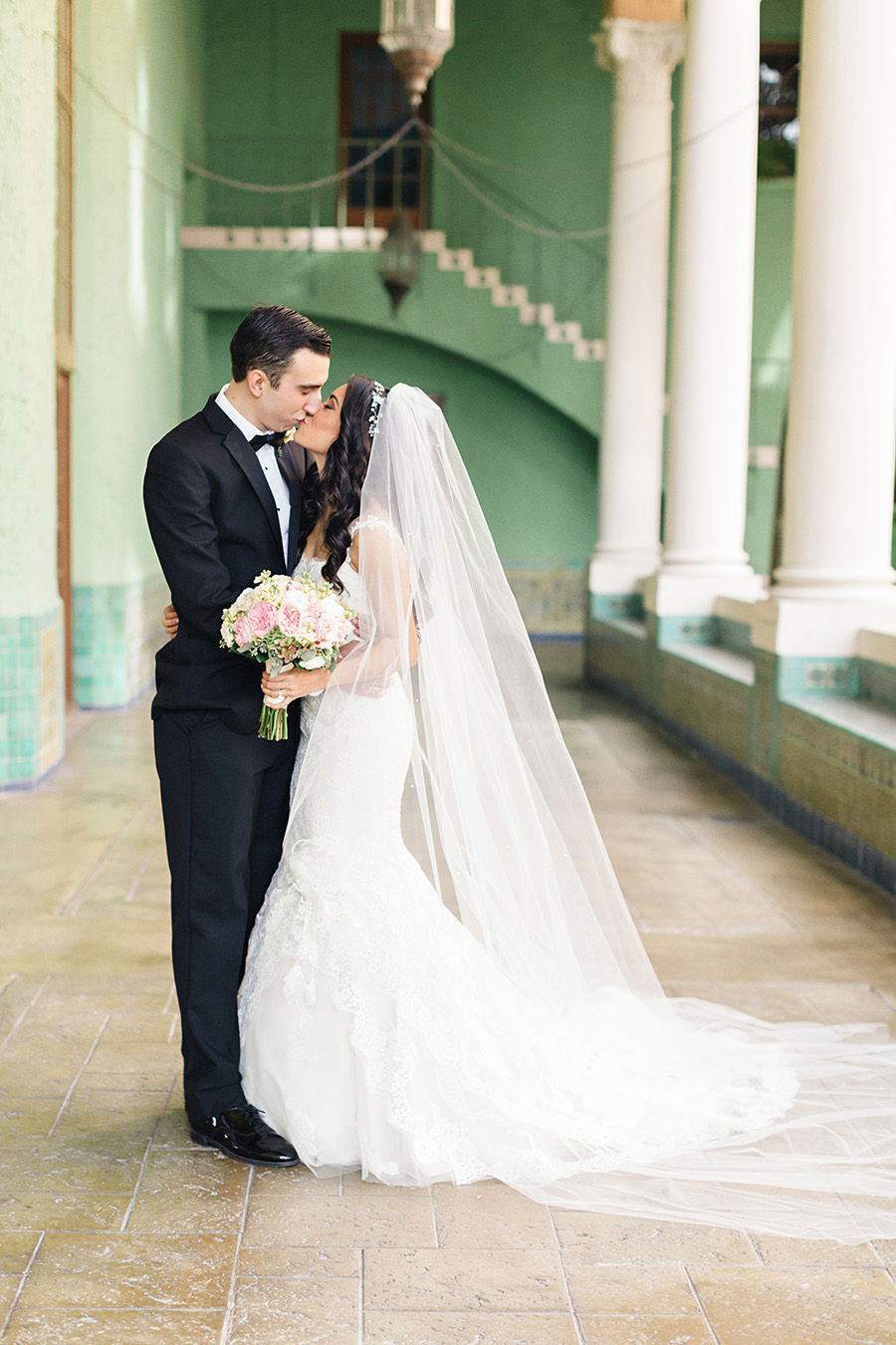 This Hollywood Glam Wedding in Houston is Full of Iconic Glitz