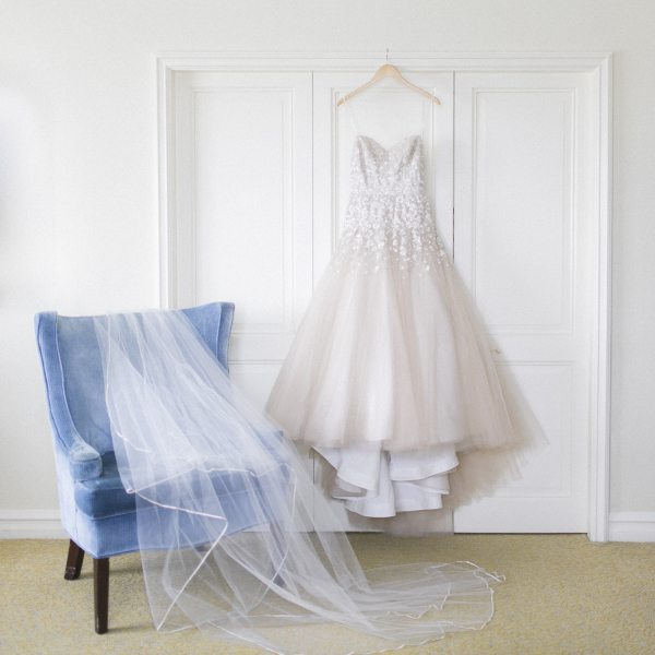 Wedding Veil in Blue Velvet Chair