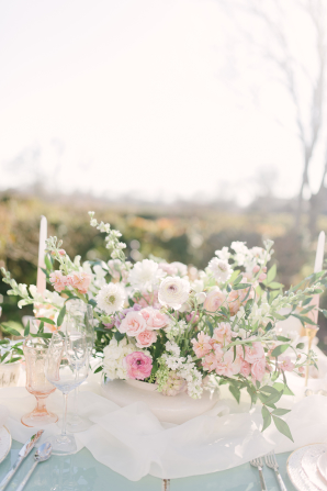 Centerpiece with Ivory and Pink Flowers