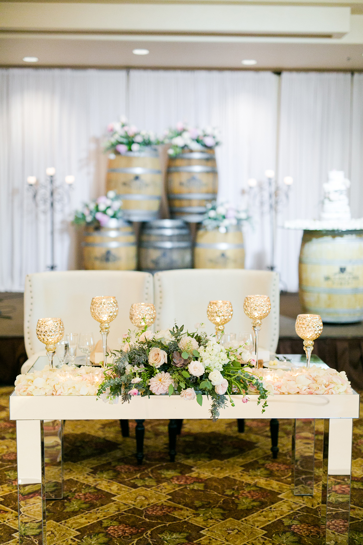 Sweetheart Table with Sofa Seating