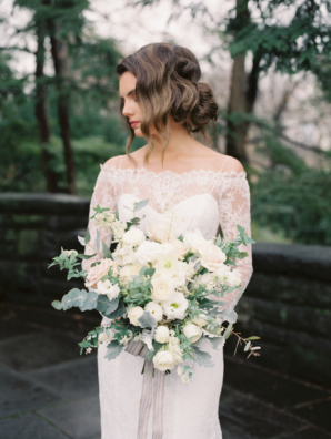 Elegant Ivory and Green Bouquet