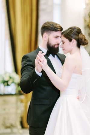 Elegant Dubai Wedding Ideas Save the Date 3