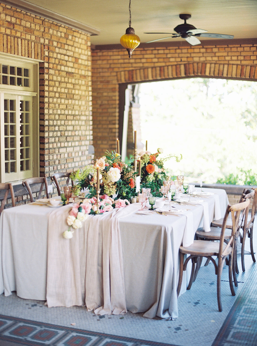 Elegant Pink and Amber Wedding Table