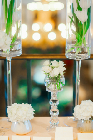Modern White Flower Arrangements for Wedding
