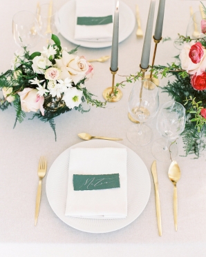 Elegant Green and Gold Wedding Table