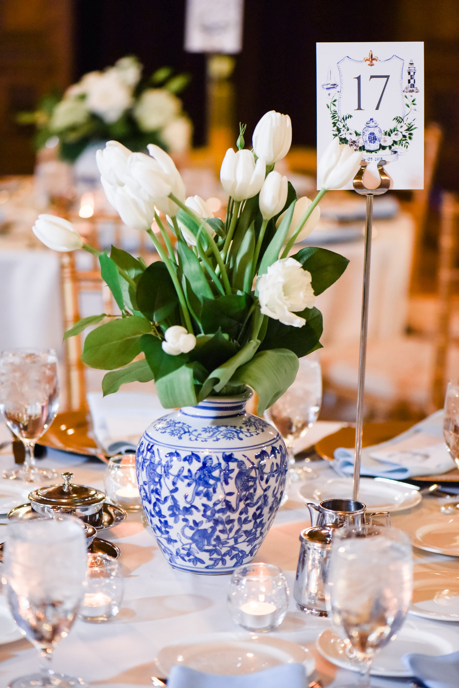 Blue and White Pottery Vase for Wedding