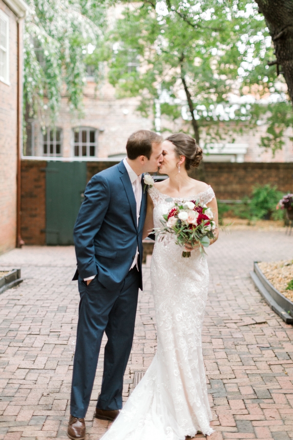 Traditional Virginia Wedding with Pops of Blue07