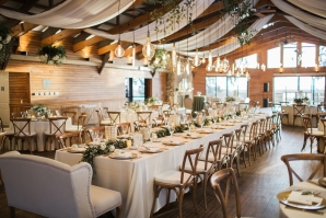 White and Gold Elegant Wedding Table