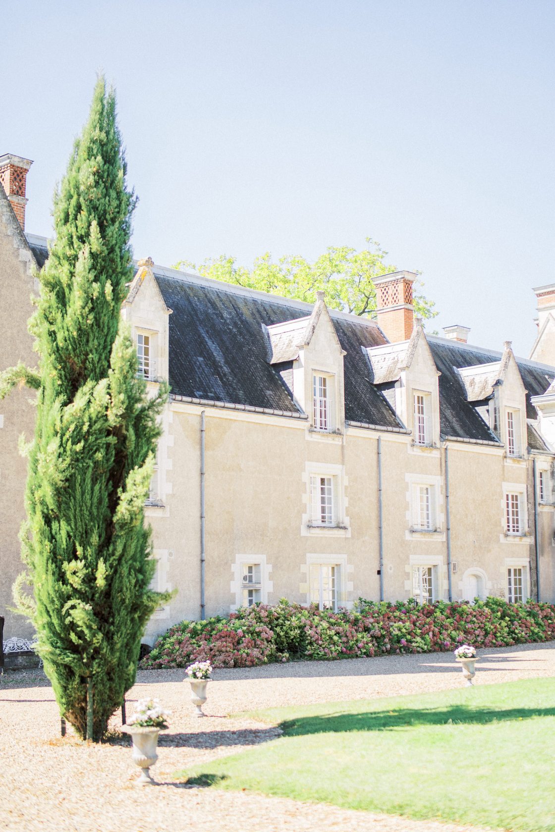 French Chateau Wedding Inspired by Nature Romain Vaucher02