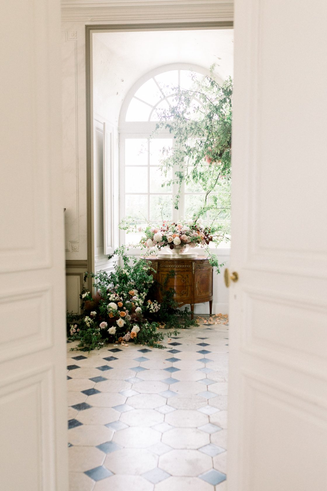 Intimate and Lush Elopement Inspiration in Normandy Alexi Lee Photography16