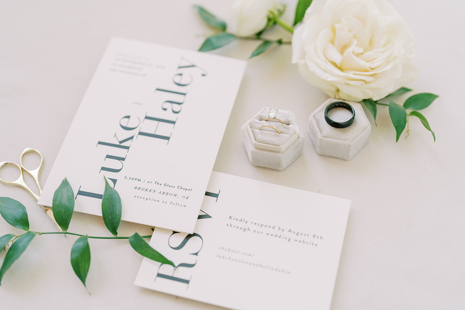 Embracing Elegance: A Minimalist Glass Chapel Wedding | Elizabeth Anne Designs