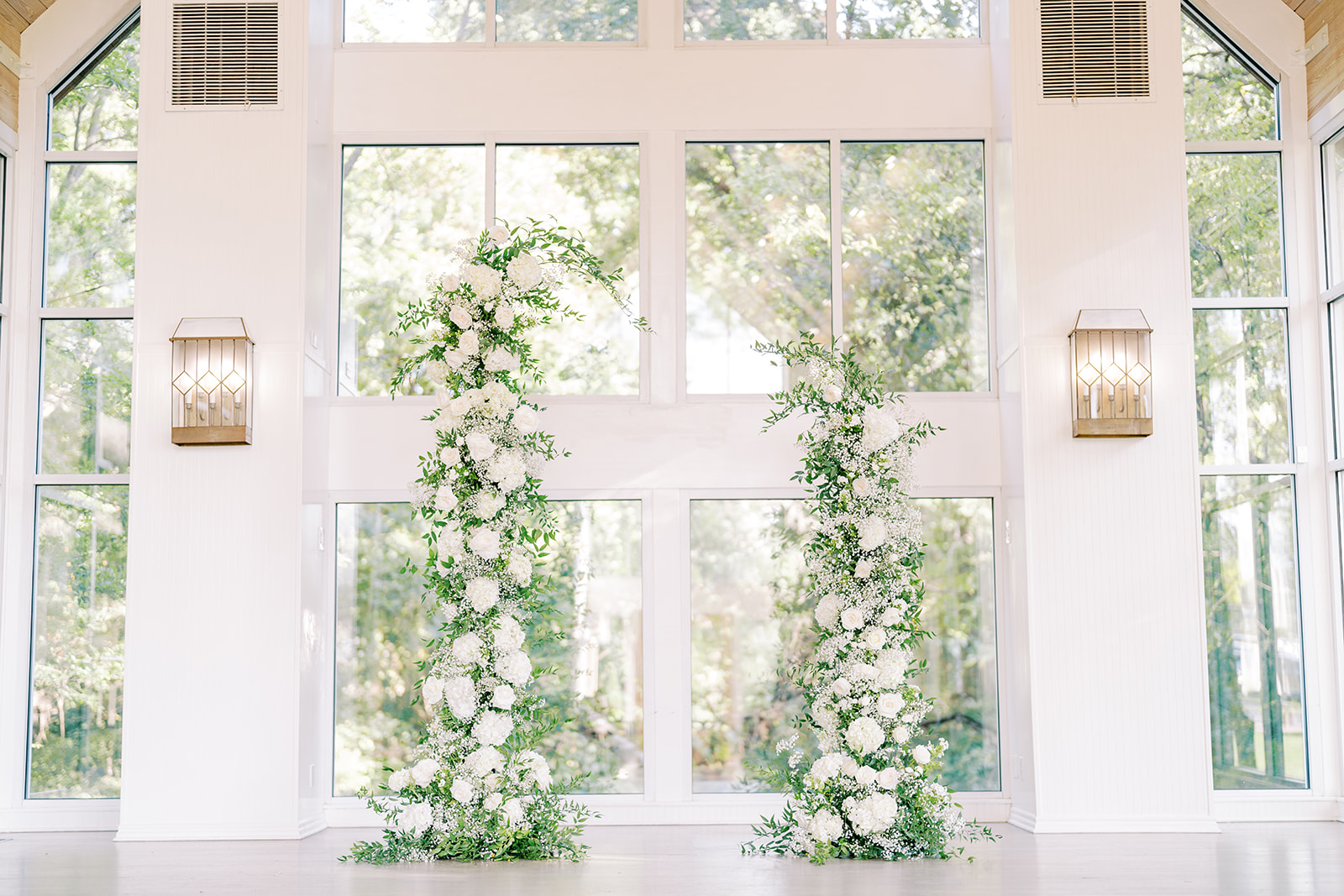 Embracing Elegance: A Minimalist Glass Chapel Wedding | Elizabeth Anne Designs