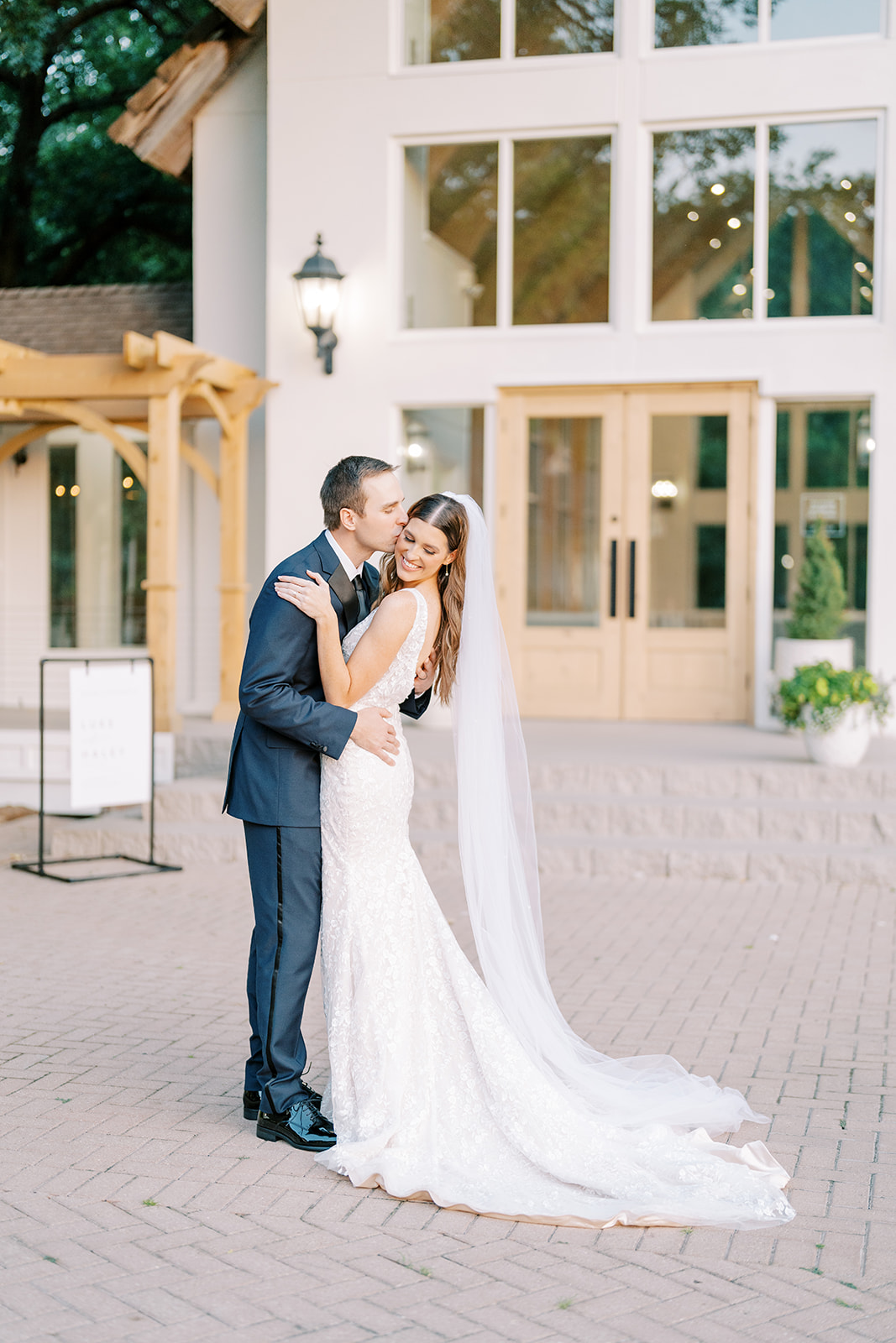 Embracing Elegance: A Minimalist Glass Chapel Wedding | Elizabeth Anne Designs