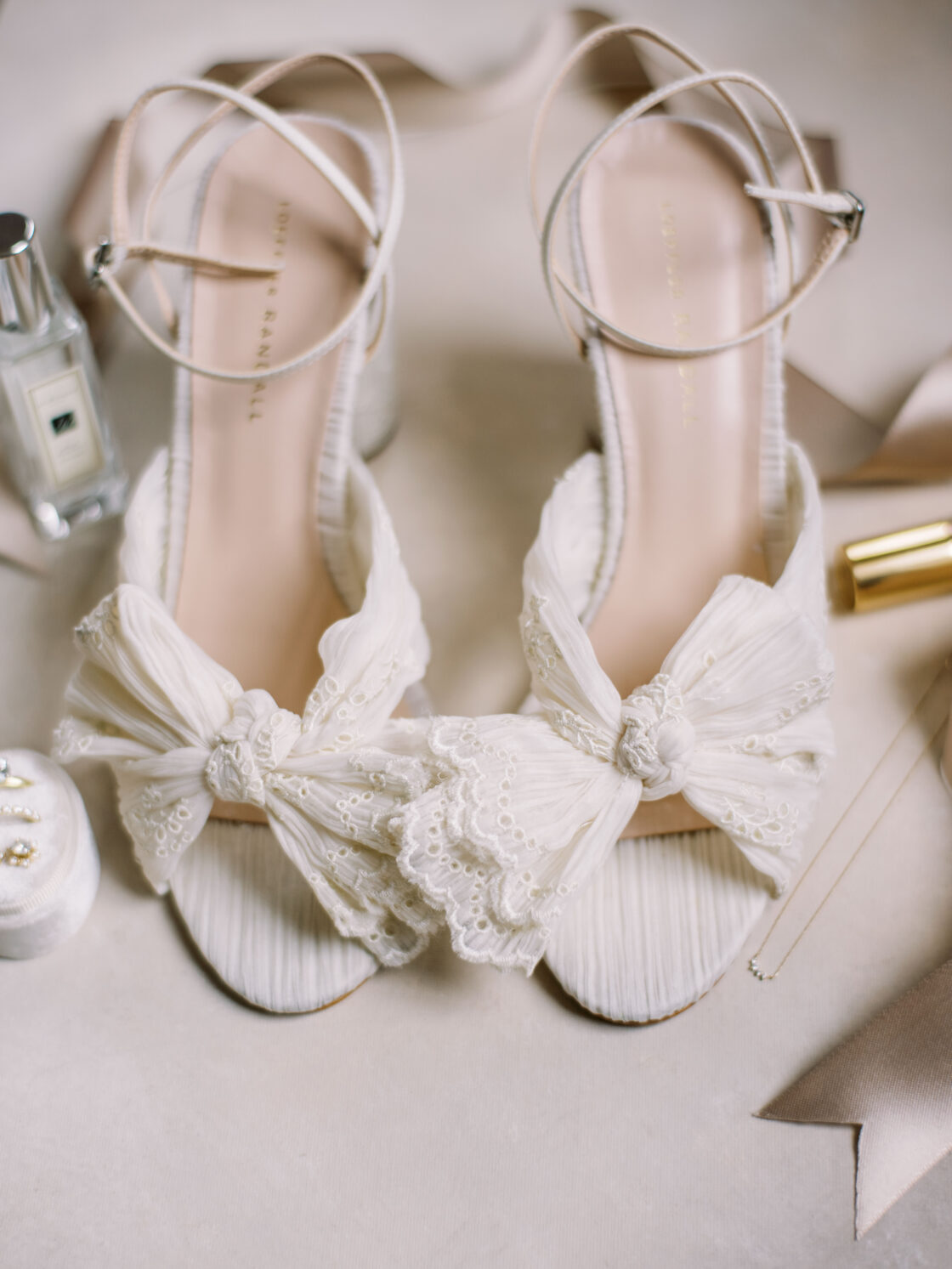 A Timeless Elegant Dream Wedding in Cream | Elizabeth Anne Designs 