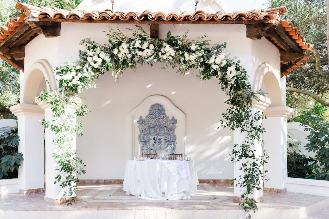 Stunning Architecture and Old World Charm Collide in Elegant and Vintage Wedding | Elizabeth Anne Designs 