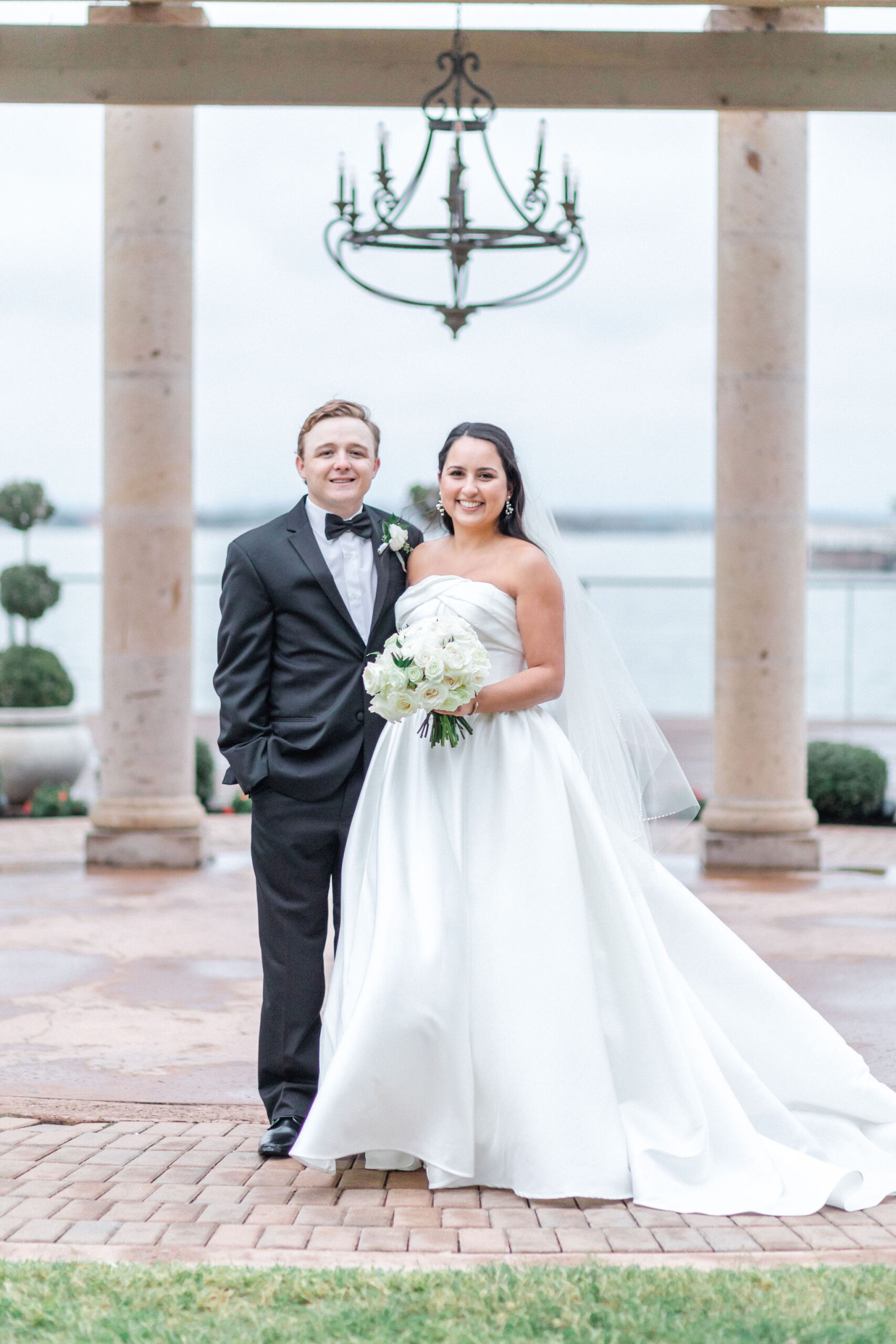 Modern Elegance on the Water: Olivia and Grant’s Luxurious Wedding at Horseshoe Bay