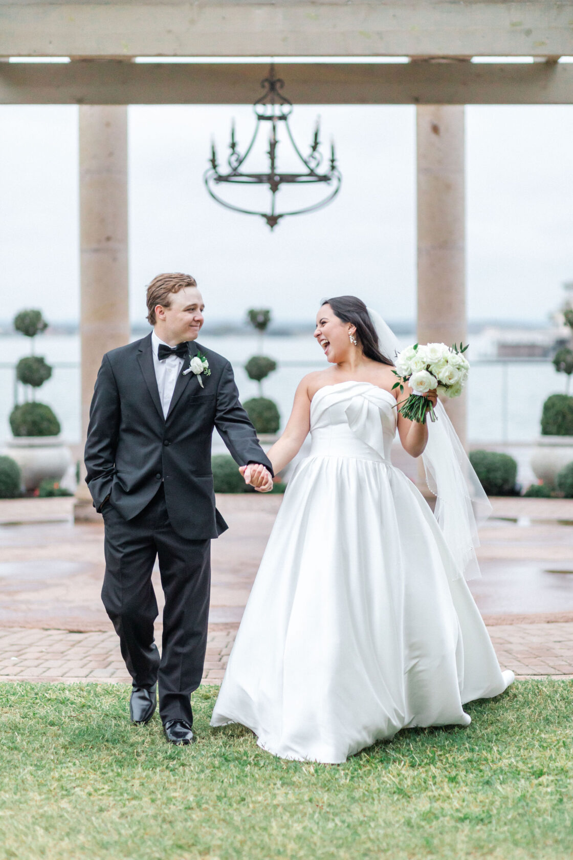 Modern Elegance on the Water: Olivia and Grant’s Luxurious Wedding at Horseshoe Bay | Elizabeth Anne Designs
