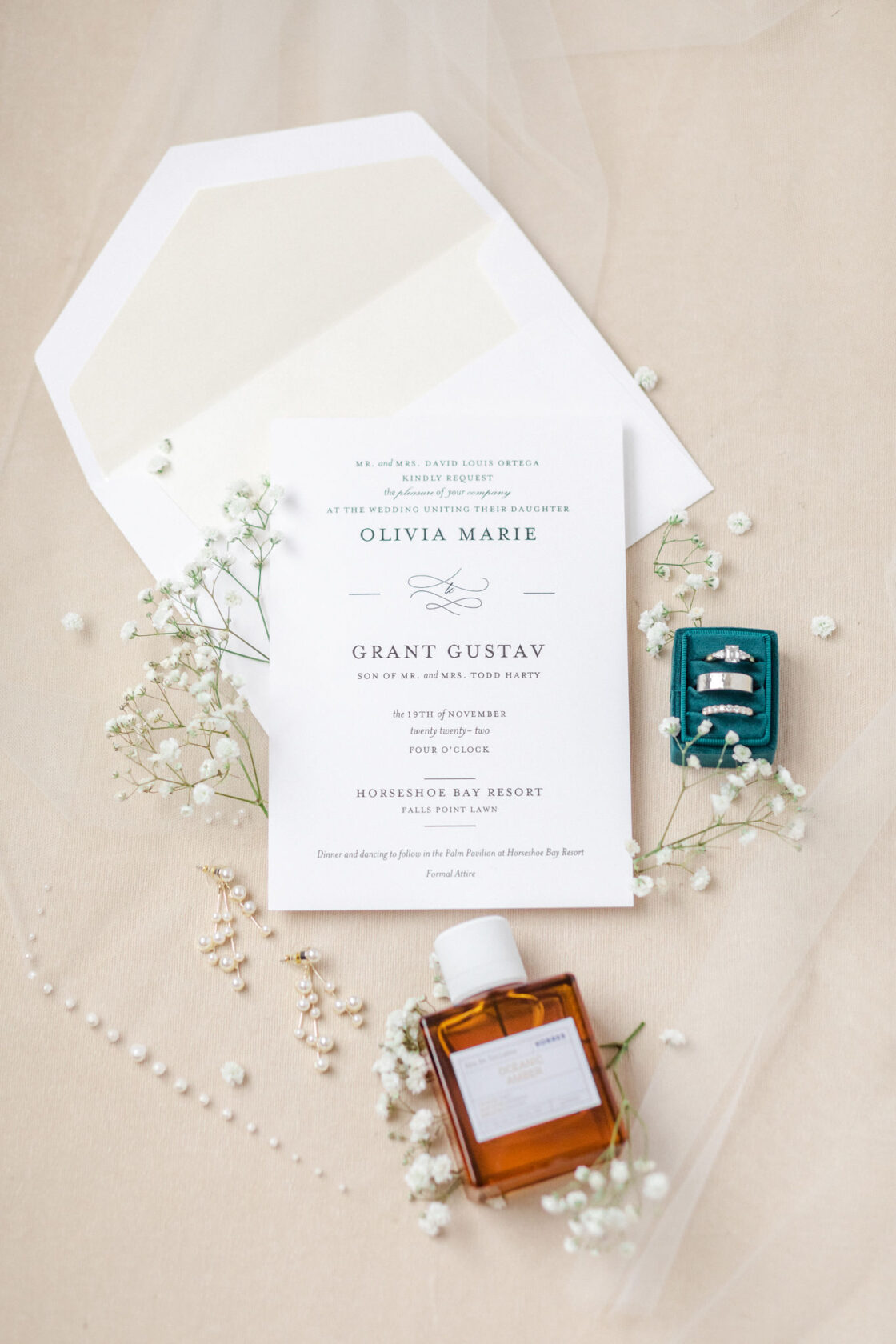 Modern Elegance on the Water: Olivia and Grant’s Luxurious Wedding at Horseshoe Bay | Elizabeth Anne Designs