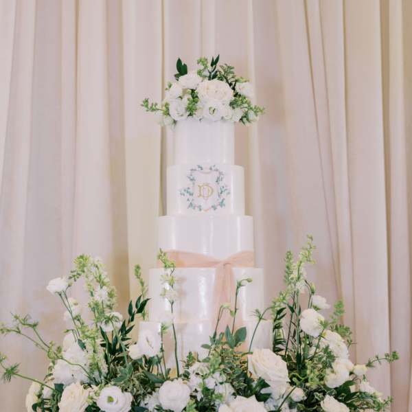wedding cake with wedding crest